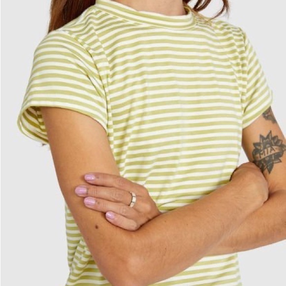 🌸RVCA Sahara Tee🌸 - Picture 4 of 10